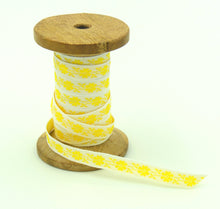 Load image into Gallery viewer, Jacquard Ribbon 7/16'' Alice Yellow/ White Floral 1 YD