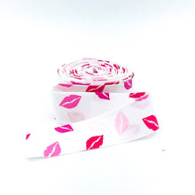 Load image into Gallery viewer, Quilt Binding Sending Love Kisses White My Mind's Eye