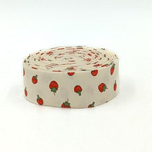 Load image into Gallery viewer, Quilt Binding Serendipity 2 Strawberries Cream 1 1/4" Single Fold