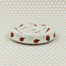 Load image into Gallery viewer, Double Fold 1/2'' Bias Tape Strawberries Cream