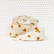 Load image into Gallery viewer, Quilt Binding Pumpkin Spice Pumpkins & Gourds 1 1/4" Single Fold