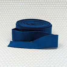 Load image into Gallery viewer, Quilt Binding Chambray Shot Cotton Bluebird Blue 1 1/4" Single Fold