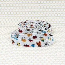 Load image into Gallery viewer, Double Fold 1/2'' Bias Tape Insects and Bugs White Binding