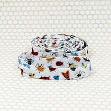 Load image into Gallery viewer, Double Fold 1/2'' Bias Tape Insects and Bugs White Binding