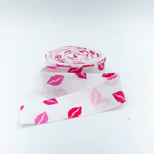 Load image into Gallery viewer, Quilt Binding Sending Love Kisses White My Mind's Eye