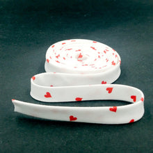 Load image into Gallery viewer, Double Fold Bias Tape 1/2'' Be Mine Valentine Hearts White