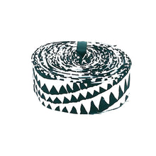 Load image into Gallery viewer, Quilt Binding Shark&#39;s Teeth Black &amp; White 1 1/4&quot; Single Fold Binding Kaffe Fassett
