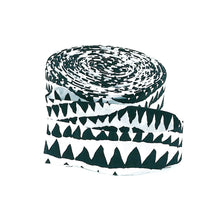 Load image into Gallery viewer, Quilt Binding Shark&#39;s Teeth Black &amp; White 1 1/4&quot; Single Fold Binding Kaffe Fassett
