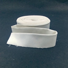 Load image into Gallery viewer, Quilt Binding Confetti Cotton Riley Vintage White Single Fold 1 1/4&quot; Binding
