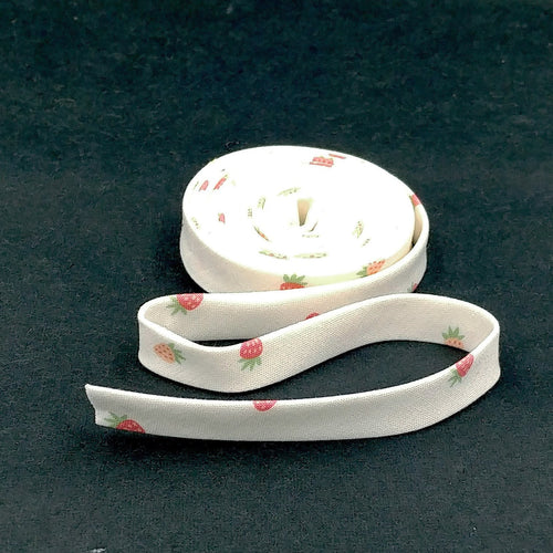 Double Fold Bias Tape 1/2'' Berry Sweet Strawberries Cream Bias Binding