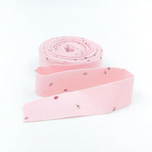 Load image into Gallery viewer, Quilt Binding To Grandmother's House Bit of Berries Pink 1 1/4" Single Fold

