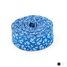 Load image into Gallery viewer, Floral Quilt Binding Penelope Floral Blue Creamy White, 1 1/4&quot; Single Fold
