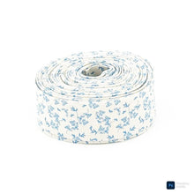 Load image into Gallery viewer, Floral Quilt Binding Penelope Floral Creamy White Blue, 1 1/4&quot; Single Fold
