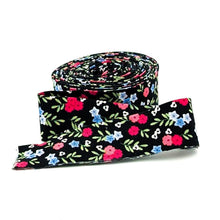 Load image into Gallery viewer, Quilt Binding Cloudburst Blossoms Black 1 1/4" Single Fold
