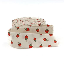 Load image into Gallery viewer, Quilt Binding Serendipity 2 Strawberries Cream 1 1/4" Single Fold
