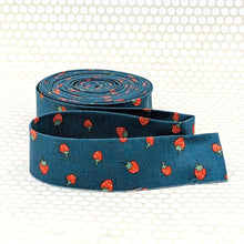 Load image into Gallery viewer, Quilt Binding Serendipity 2 Strawberries Stargazer Blue 1 1/4" Single Fold
