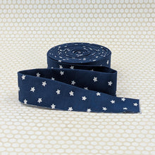 Load image into Gallery viewer, Quilt Binding Flag Stars White Blue 1 1/4" Single Fold
