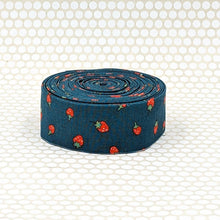 Load image into Gallery viewer, Quilt Binding Serendipity 2 Strawberries Stargazer Blue 1 1/4" Single Fold
