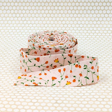 Load image into Gallery viewer, Quilt Binding Serendipity 2 Floral Pink 1 1/4" Single Fold
