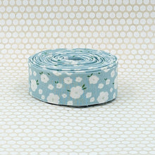 Load image into Gallery viewer, Quilt Binding Posies Light Blue White 1 1/4" Single Fold
