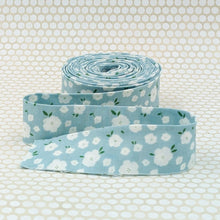 Load image into Gallery viewer, Quilt Binding Posies Light Blue White 1 1/4" Single Fold
