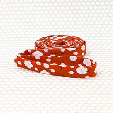 Load image into Gallery viewer, Double Fold 1/2'' Bias Tape Posies Red White
