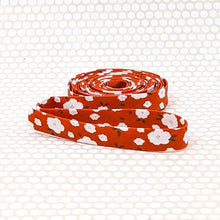 Load image into Gallery viewer, Double Fold 1/2'' Bias Tape Posies Red White

