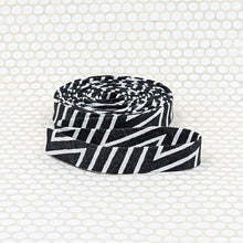 Load image into Gallery viewer, Double Fold 1/2'' Bias Tape Zig Zags Black White Binding
