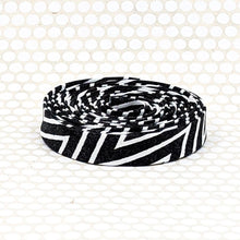 Load image into Gallery viewer, Double Fold 1/2'' Bias Tape Zig Zags Black White Binding
