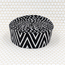 Load image into Gallery viewer, Quilt Binding Zig Zag Black White1 1/4" Single Fold

