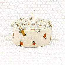 Load image into Gallery viewer, Quilt Binding Pumpkin Spice Pumpkins &amp; Gourds 1 1/4" Single Fold
