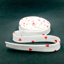 Load image into Gallery viewer, Double Fold Bias Tape 1/2&#39;&#39; Be Mine Valentine Hearts White
